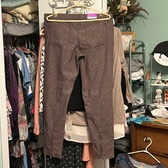 Mid rise patterned ankle skinny pants. - Picture 3 of 3